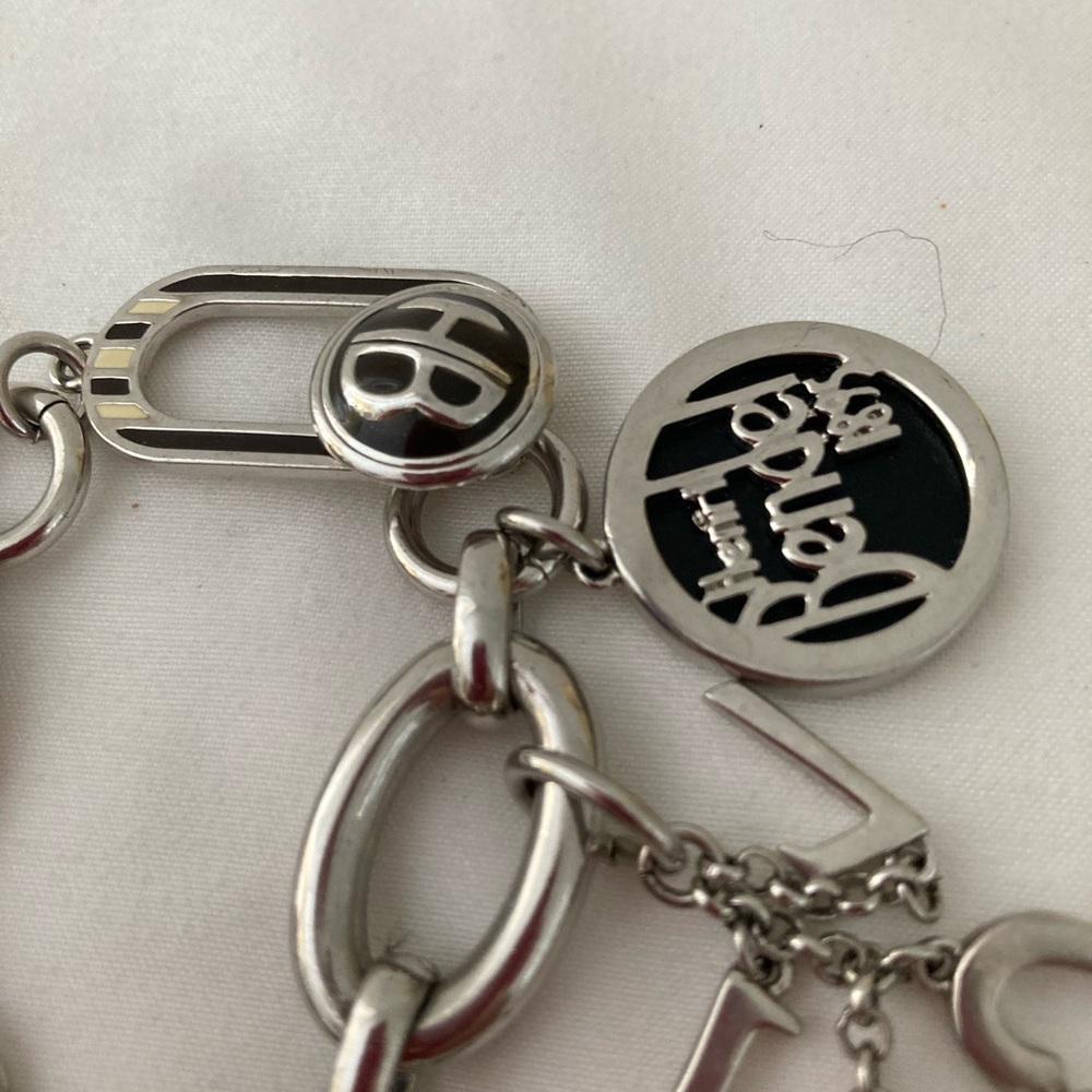 " HENRI BENDEL” CLASSIC CHARM BRACELET, COLLECTIBLE BEAUTIFULperfect condition. - Picture 6 of 12